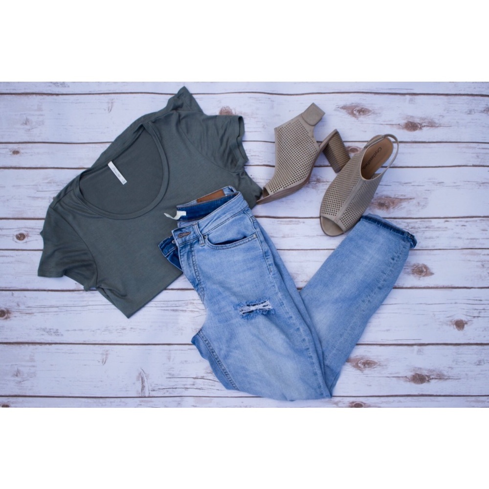 Olive Green Top 🍸